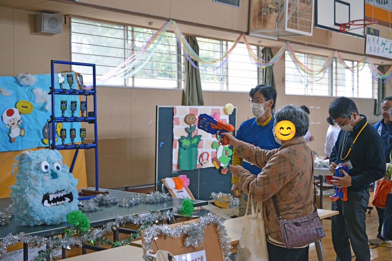 2025 お楽しみ会の様子 ゲームコーナー（射的）