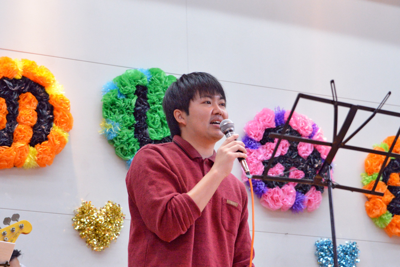 2025 お楽しみ会の様子 体育館ステージ（職員バンド1）